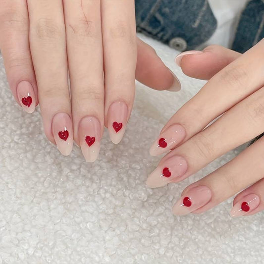 Comment faire tenir mes faux ongles plus longtemps ? Astuces et Conseils