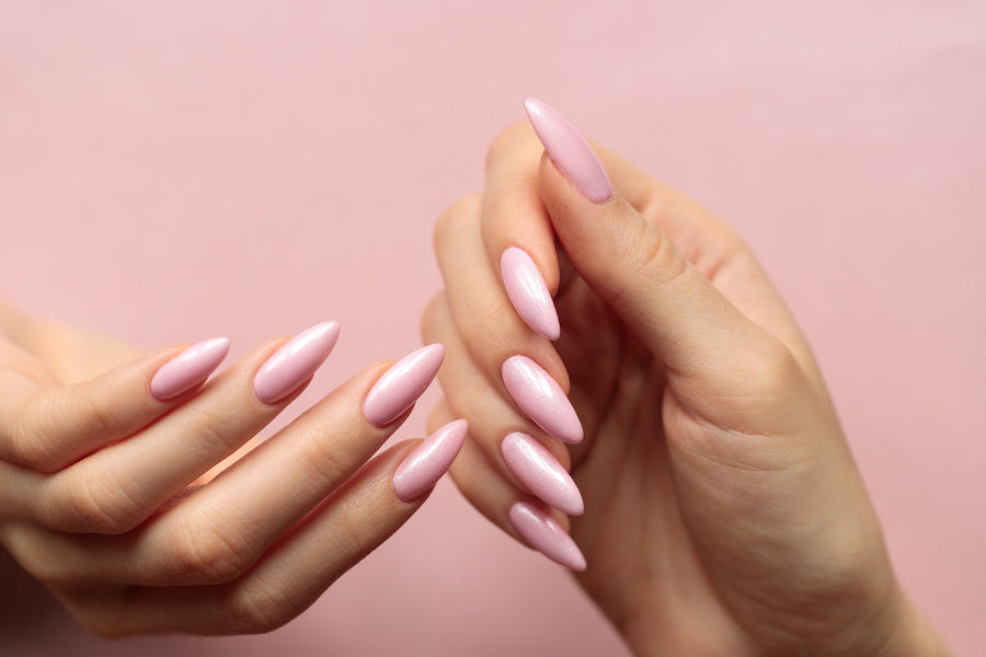 Quels faux ongles tiennent le plus longtemps ? Image