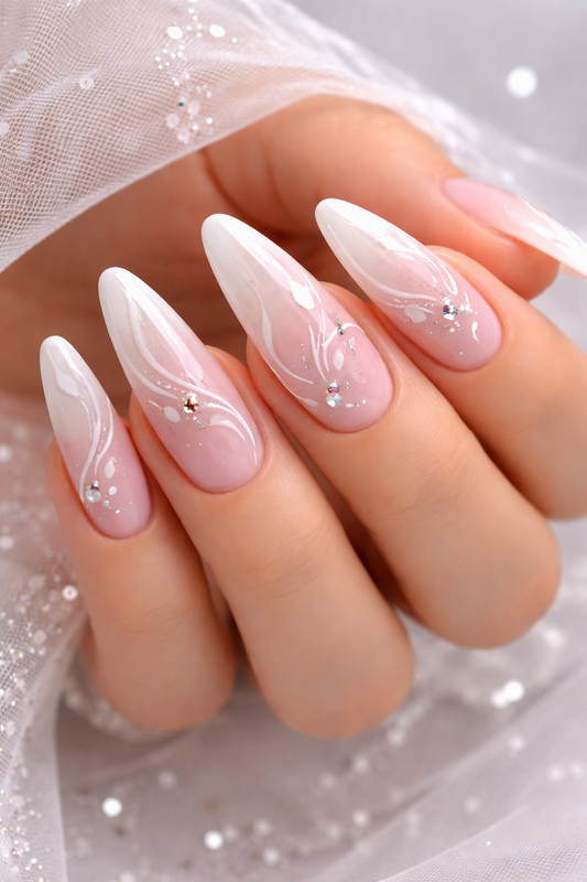 Comment coller des faux ongles sans colle ?