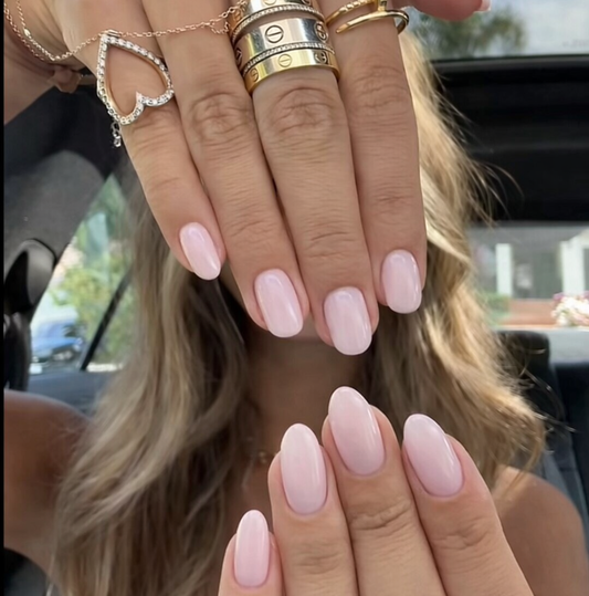 Ongles printemps 2026 : les tendances à adopter