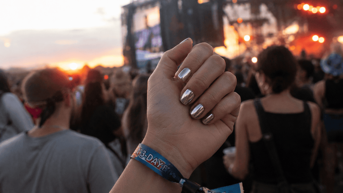 Ongles de festival : inspirations pour une tenue tout le week-end