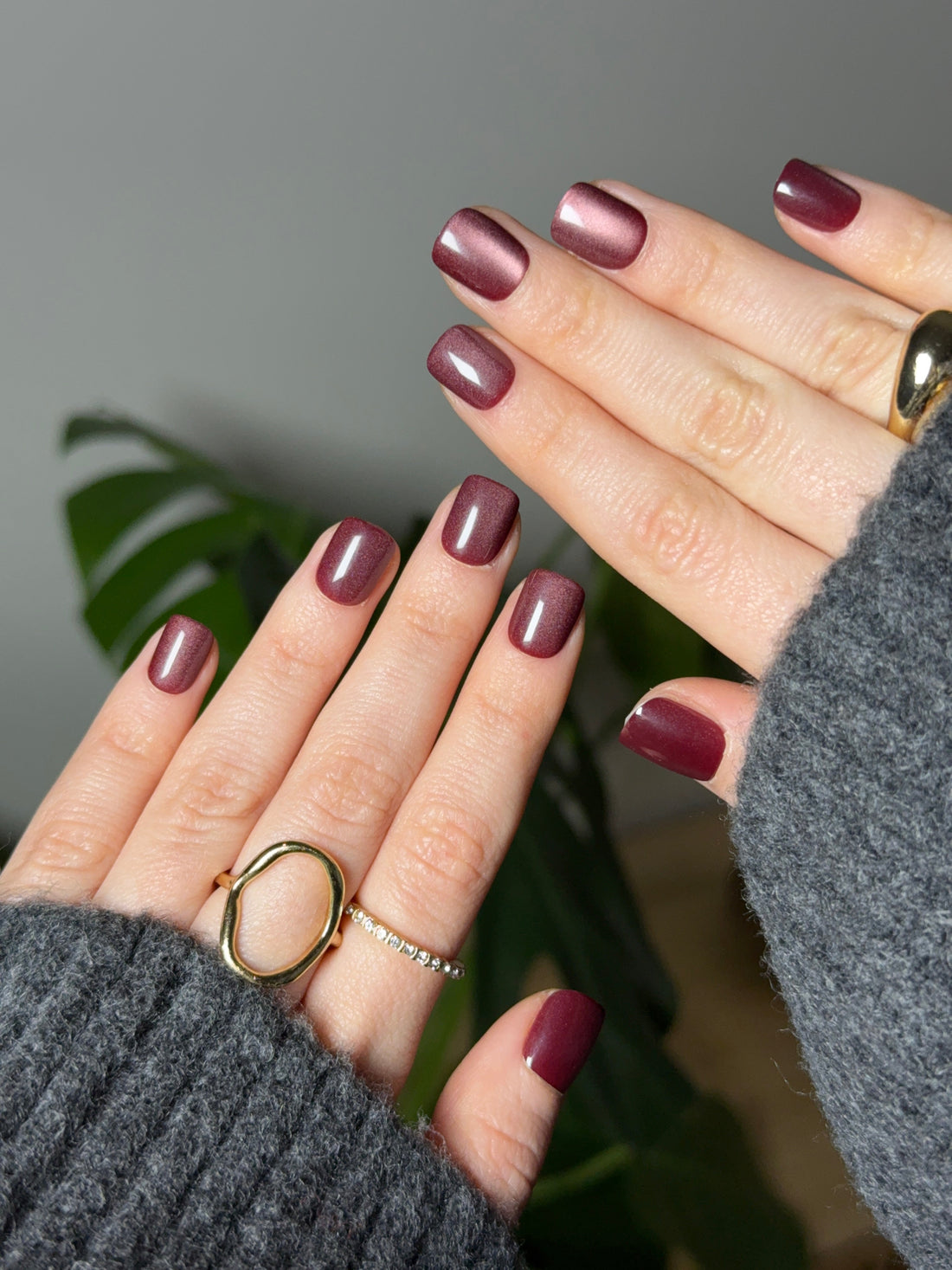 Effet cat eye sur les ongles : pourquoi cette manucure est partout ?