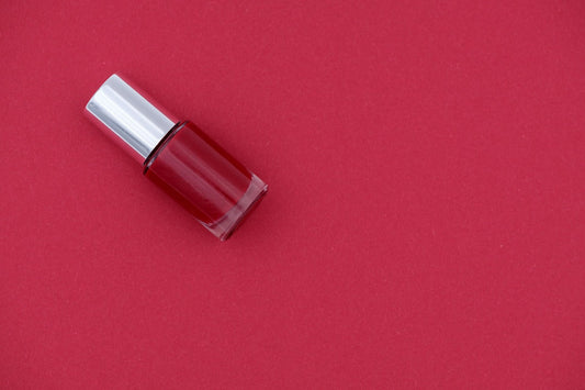 Interdiction du TPO : la fin d’une ère pour les vernis semi-permanents ?