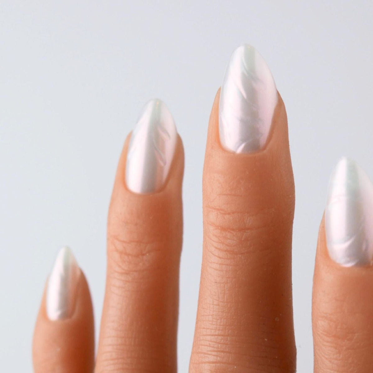 faux ongles long, press on nails longs et rouge, forme en amande Image