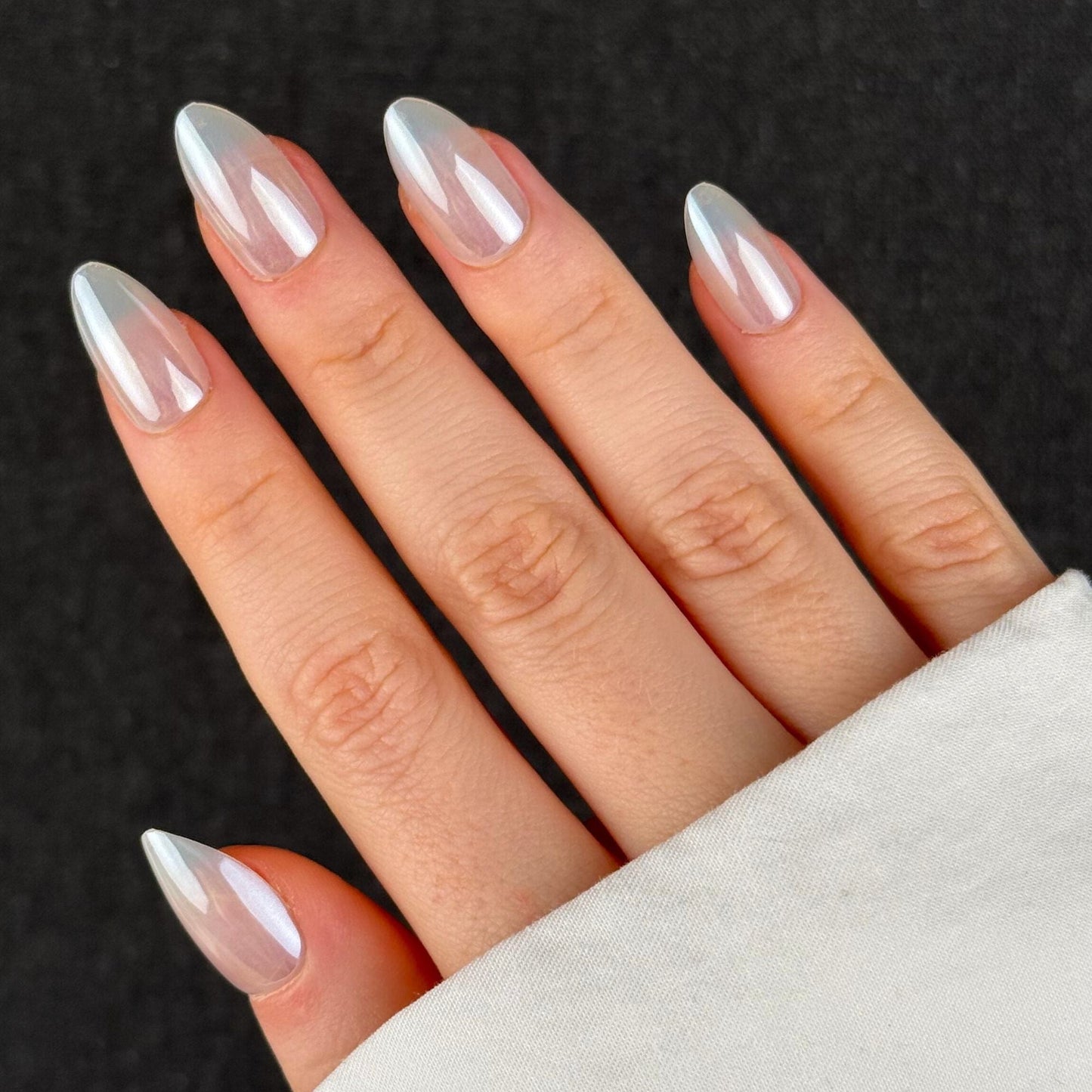 Grey Shine - Amande